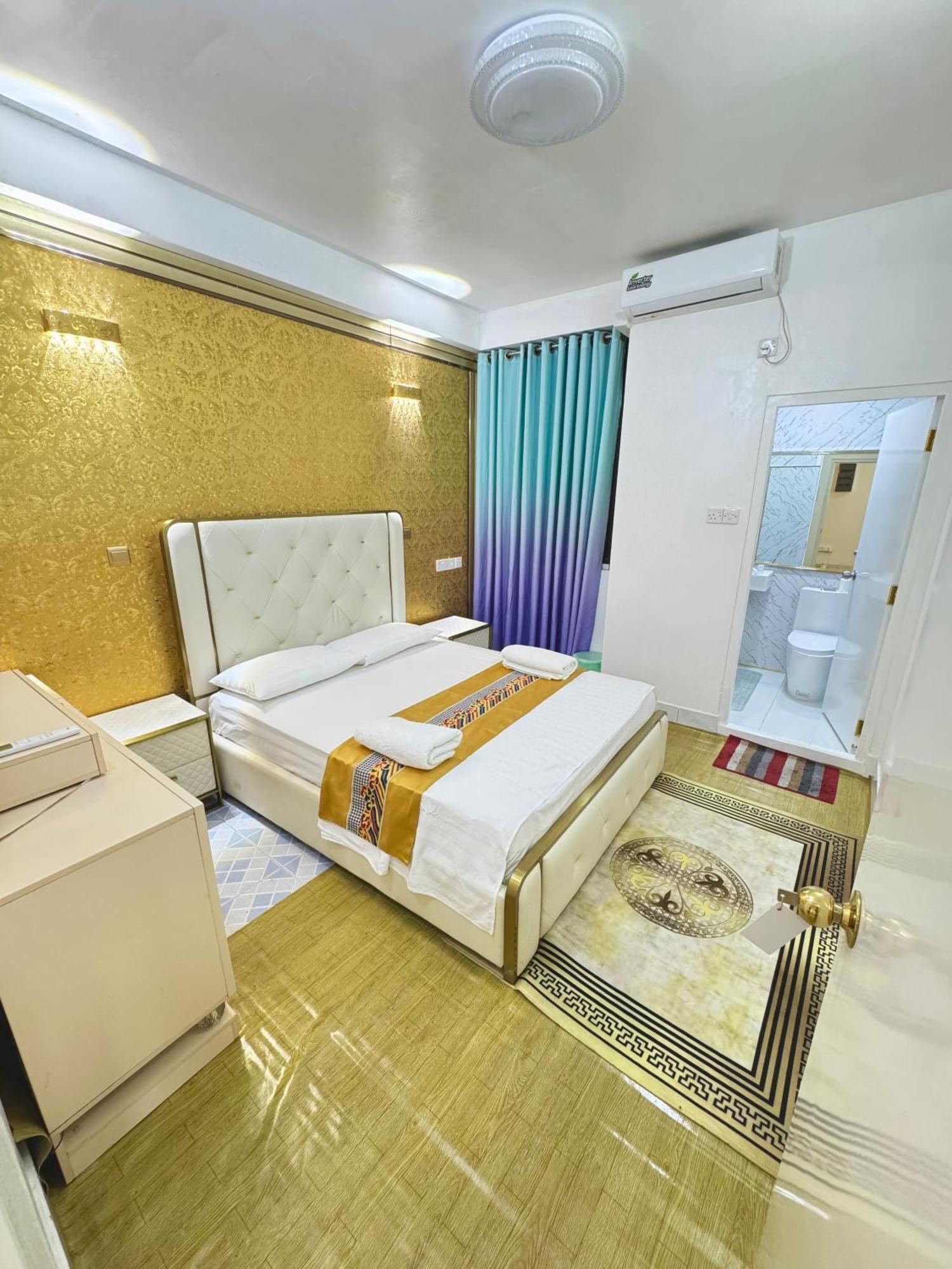 Ontrack Travel Transit Hotel Мале Экстерьер фото